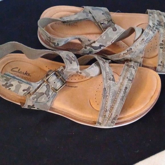 Clarks Collection, Ultimate Comfort Womens Velcro camo sandals Sz. 11 - Picture 2 of 9